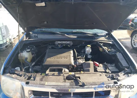 2010 Ford Escape Xlt from USA, damaged, VIN 1FMCU9DG7AKB52453